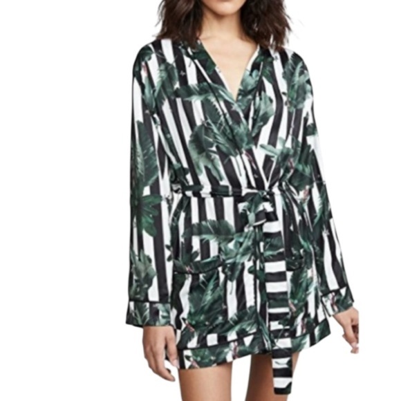 🆕 Plush Revolve Robe Women’s Black White Stripe Jungle Print Tropical XS - Picture 1 of 12